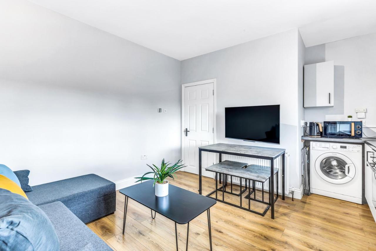 Superb 2 Bedroom Flat Le2, Sleeps Up To 5 لايستر المظهر الخارجي الصورة