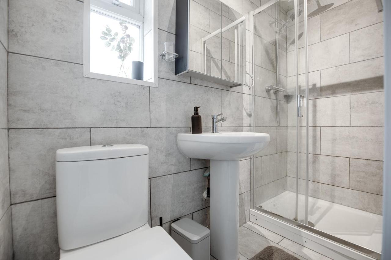 Superb 2 Bedroom Flat Le2, Sleeps Up To 5 لايستر المظهر الخارجي الصورة